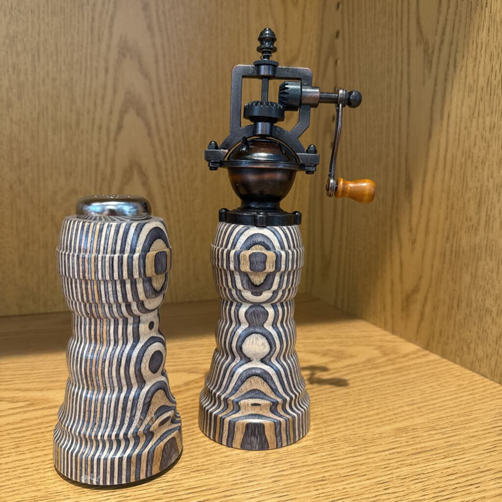 Crossbones Salt And Pepper Set