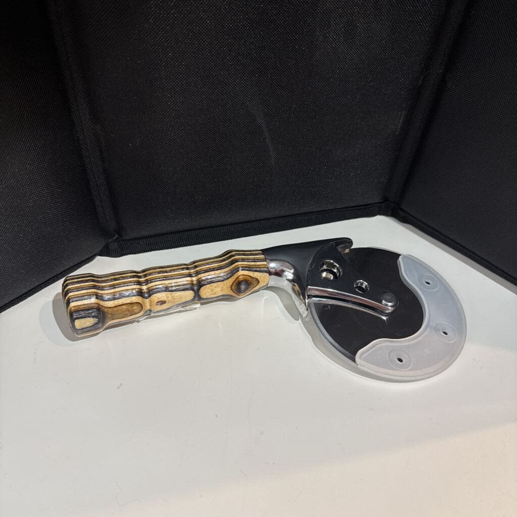 Buckskin Pizza Cutter
