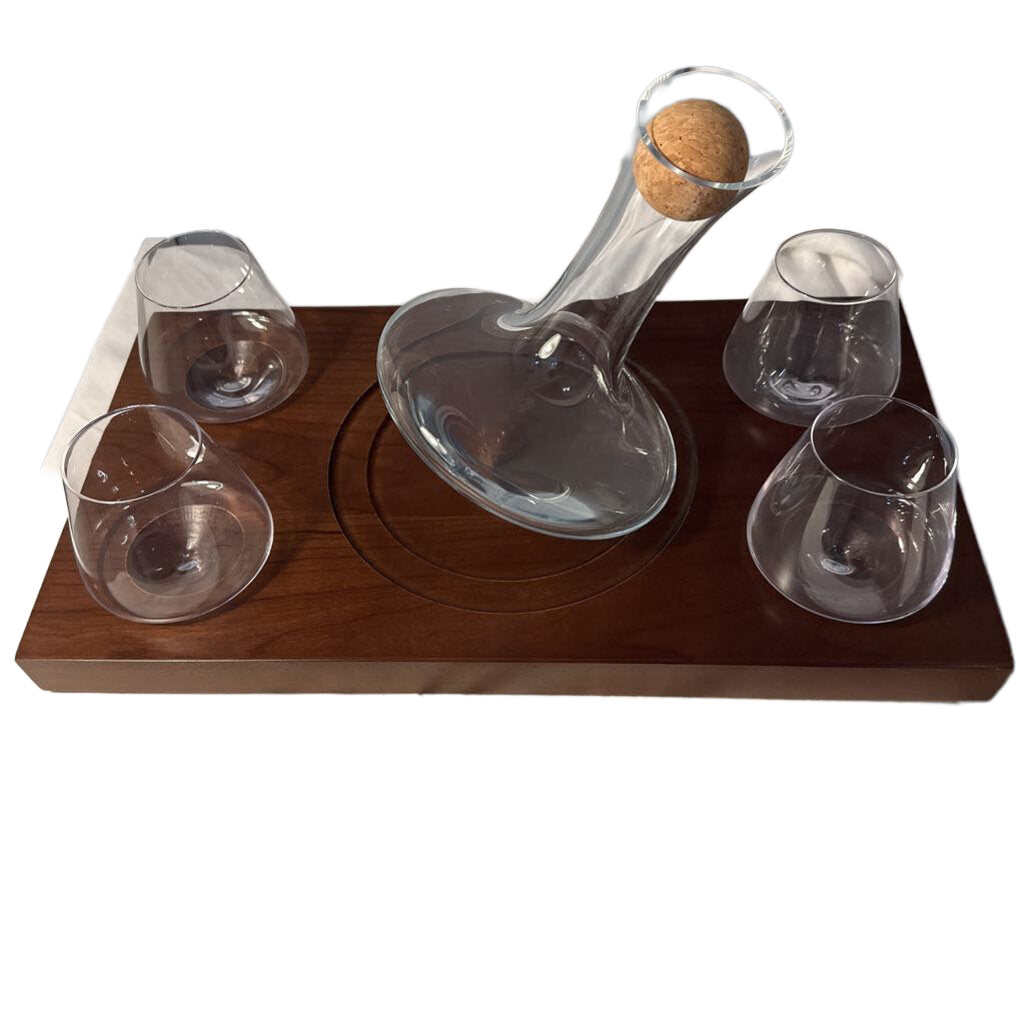 4 Whiskey Glasses & Decanter on Walnut Tray