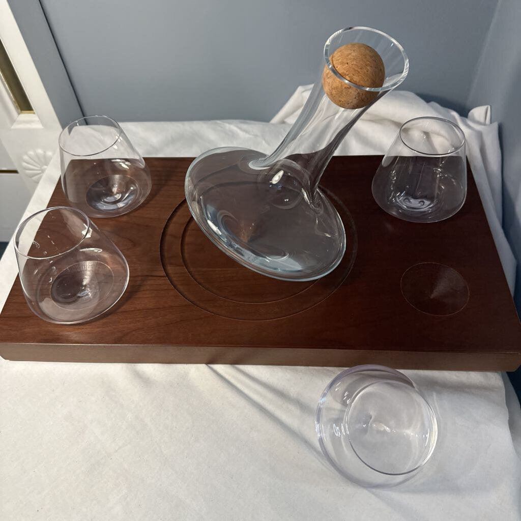 4 Whiskey Glasses & Decanter on Walnut Tray